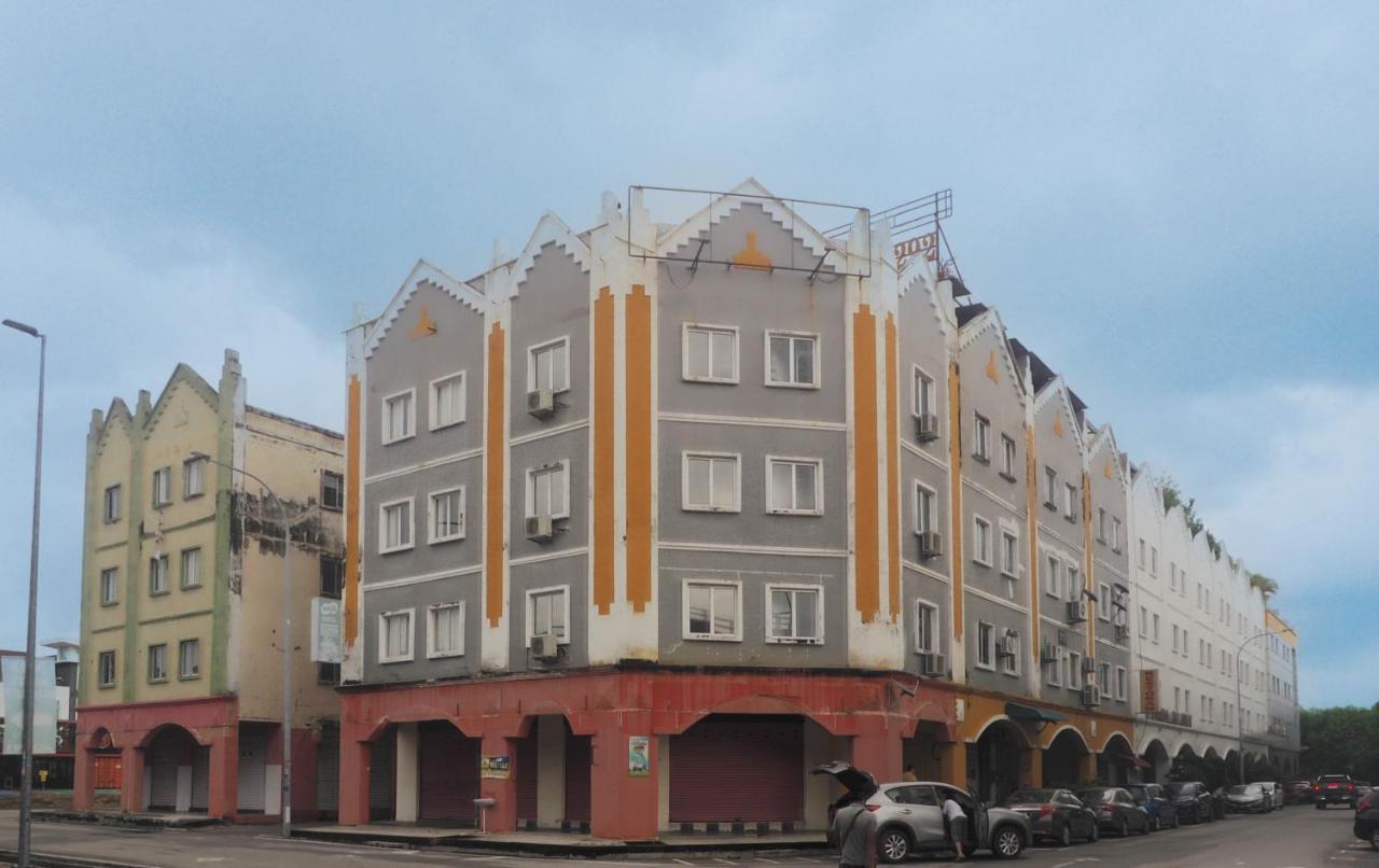 "Cloth Art Homestay" 4 Min Walk To Car Free Zone By Shine Stay 말라카 외부 사진