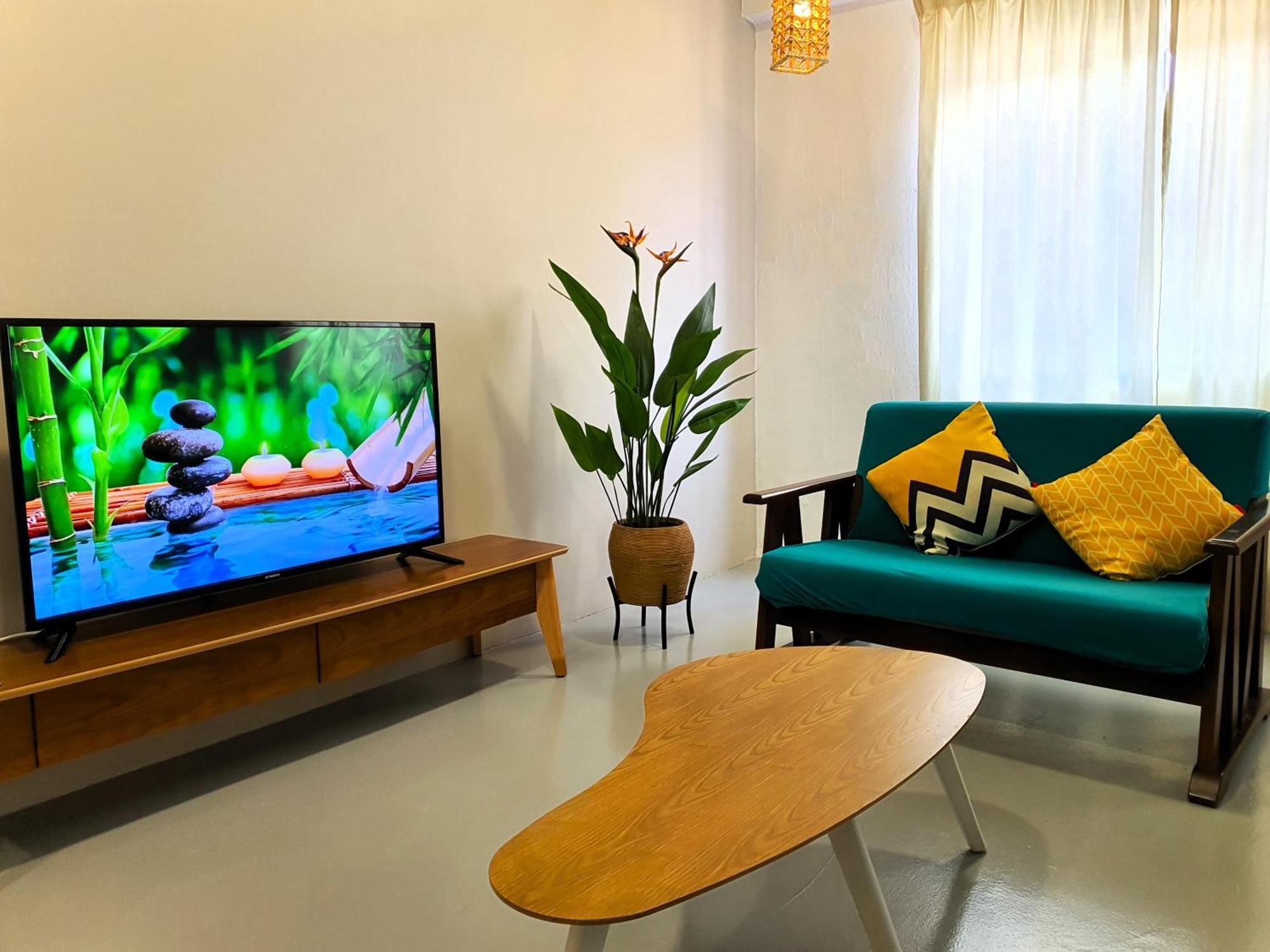 "Cloth Art Homestay" 4 Min Walk To Car Free Zone By Shine Stay 말라카 외부 사진